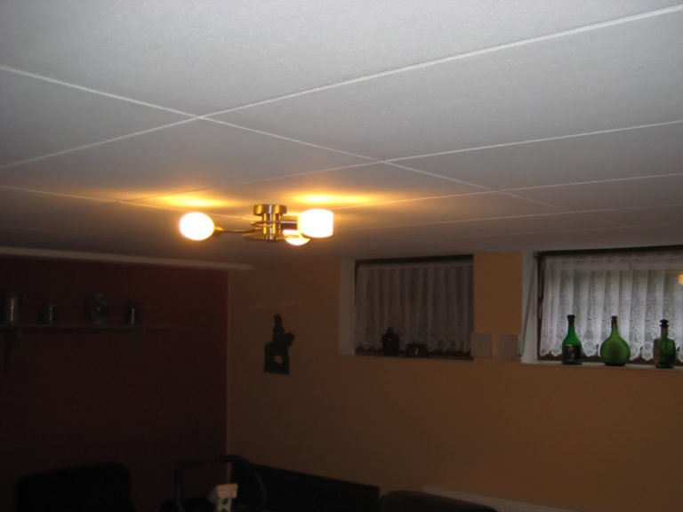 Ein 10 cm dicke Styropor-Schicht an der Kellerdecke sorgt für einen warmen Wohnungsboden